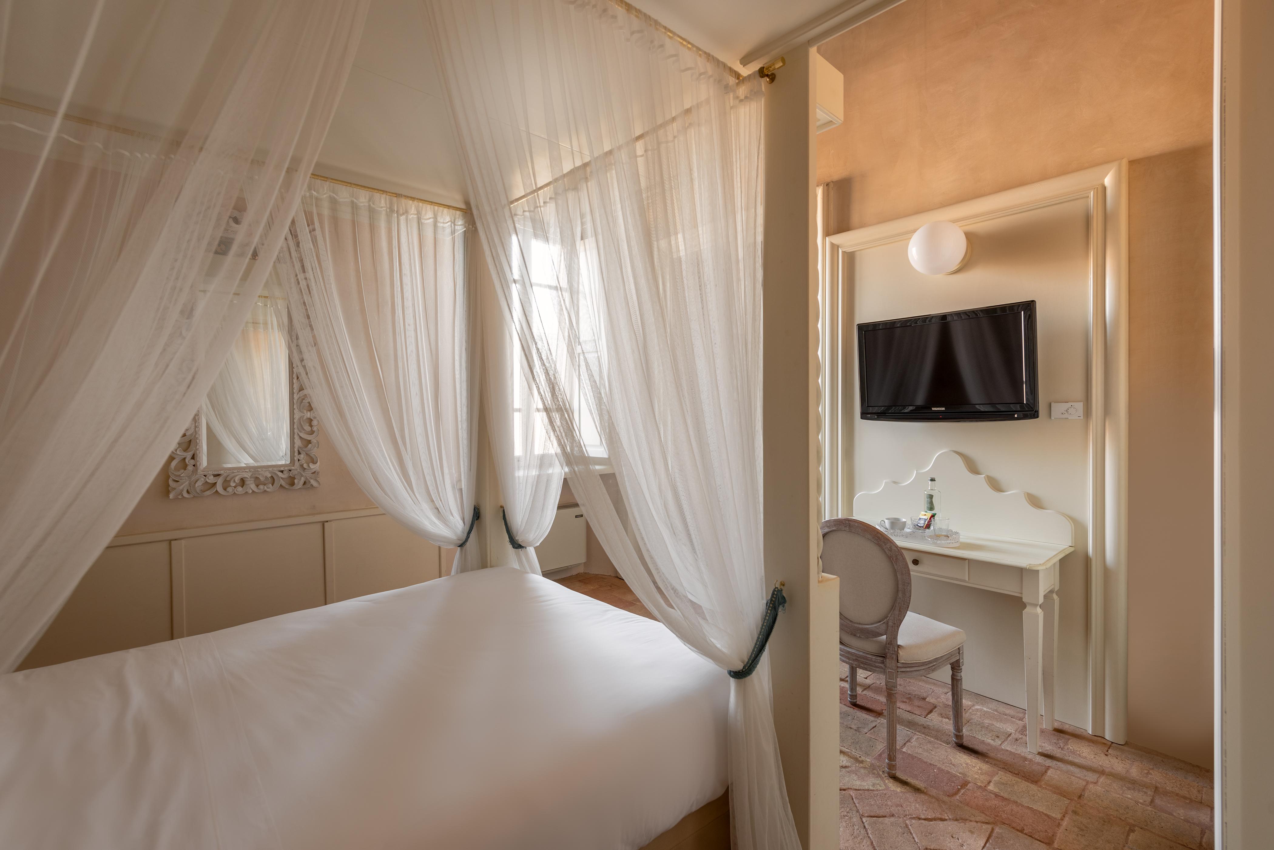 Hotel Palazzo Novello Монтикьяри Экстерьер фото